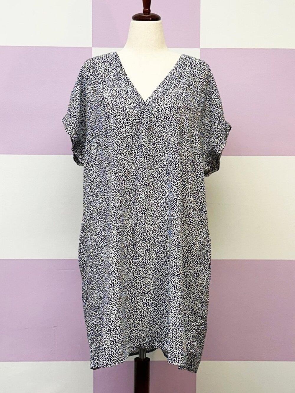 GAP short sleeve v-neck shift dress navy (black) and white dot - women's XL